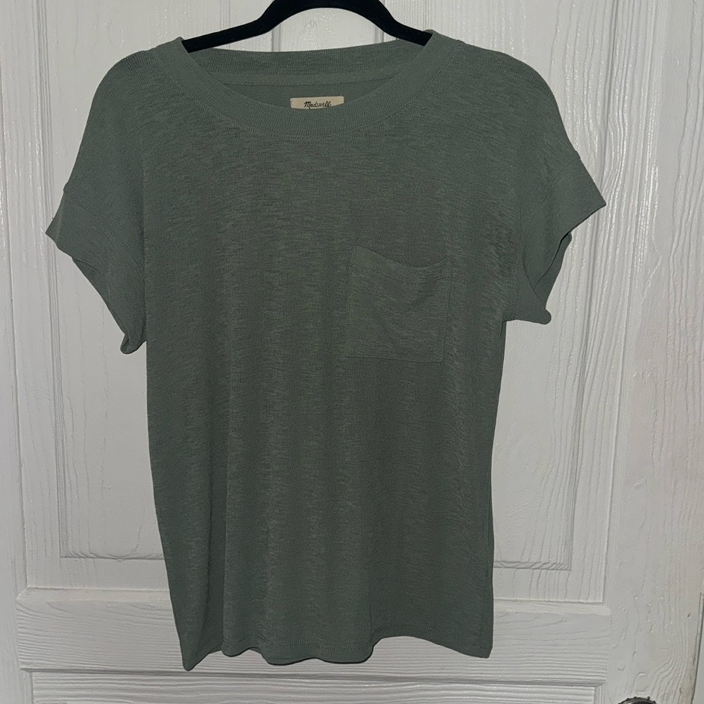 Madewell Women’s Green T-Shirt
Size Extra Small